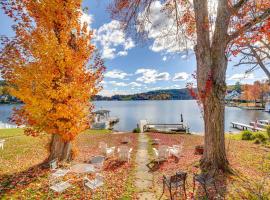 All-Season Getaway on Lake Winola Dock and Sunroom!, hotel v destinaci Factoryville