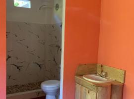 Hostal Xeabaj La Cascada, hotel v destinaci Tzununá