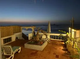 À Unique villa, 4 rooms, 5 beds , entire house, LEGZIRA Beach