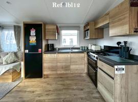 Parkdean Resort Camber Sands sleeps 8 Pet Friendly - ref-lbl12, hotel en Camber