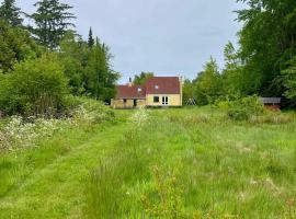 Spacious Holiday Home On A Large Natural Plot，位于Langedeby的酒店