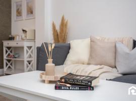 Vacant Nests - The Melrose Beach Free Parking, hotel in Woodhorn