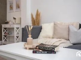 Vacant Nests - The Melrose Beach Free Parking