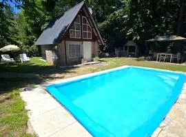 Casa con PILETA al borde del RIO