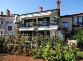 Apartments for families with children Valbandon, Fazana - 7239