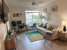 Riverwalk Luxury Condo Steps to DT Free Parking, hotelli kohteessa San Antonio