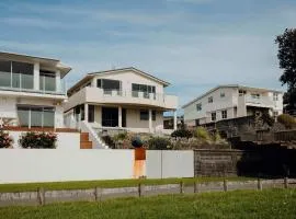 Wanaka Beachouse - stay next to the sand
