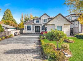 8BR New Spacious Home White Rock HVAC Free Parking, hotel din Surrey