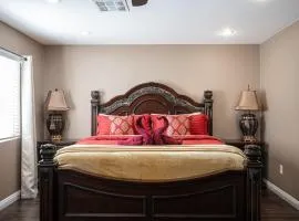 Tuscan Oasis: Elegance with Comfort. King Bed.