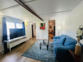 Cozy 2-Bedroom Home in Hinton, hotel in Hinton