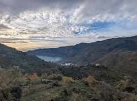 The quiet yellow house, hotel en Pornassio