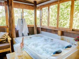 Chalé romântico com banheira aquecida, Hotel in Nazaré Paulista