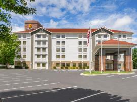 亚特兰大道格拉斯维尔拉奎塔套房酒店，位于道格拉斯维尔的酒店