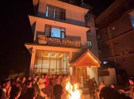 The Suraj Cottage Manali ! Private Parking ! Bonfire ! Playing Zone ! Near Mall Road, hotel v destinaci Manāli