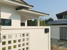 The White House Chalong, Hotel in Chalong