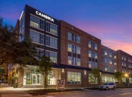 Cambria Hotel Columbia Downtown the Vista，位于哥伦比亚的宠物友好酒店