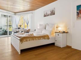 ReMo I Lake View Studio 1 - 2 Personen I See - Bergsicht I 40" Smart TV I Dusche, Fahrstuhl und Parkplatz, hotel na praia em Ingenbohl