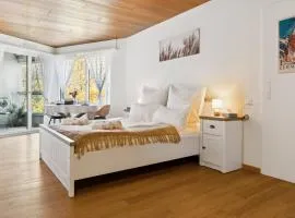 Lake View Studio 1 - 2 Personen I See - Bergsicht I 40" Smart TV I Dusche, Fahrstuhl und Parkplatz