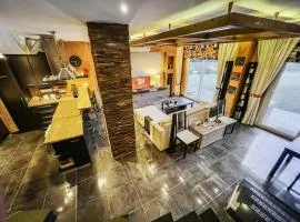 Central Luxurious Ritz Villa