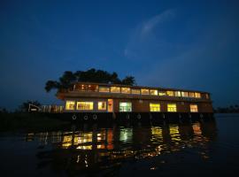Whispering Waters Houseboat,Alleppey, hotel a Alleppey