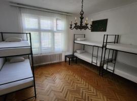 Folks HOME, hostel in Novi Sad