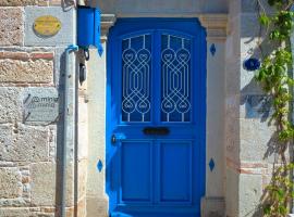 MINIQ HOMES 103 - Stone House with Garden Cinema, Barbecue, Mini Golf – hotel w mieście Fokaja