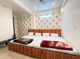 Hotel O Sri, ξενοδοχείο σε Banāras Cantonment