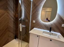 Appartement cosy une chambre, Hotel in Charnècles