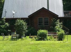 Cozy Cabin near Lake Ontario Ideal for a Family Retreat, hotel in Mexico