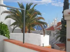 Lavender Seaviews beautiful apartment in Sand Club SC153