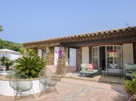 Lovely luxury villa with garden and private pool, hotel in Sainte-Maxime