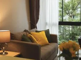 4 mins walk to One Nimman & Maya Mall