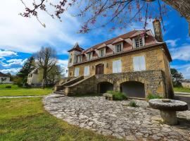 Manoir la Colombière, exceptional cottage, 25 peoples, hotel a Bretenoux