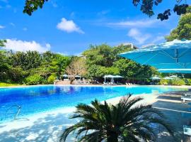 TDJ Japandi Room with Residential Pool access in Tambuli Seaside Mactan, hôtel à Maribago