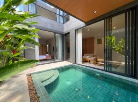 Luxury 3-Bedroom Pool Villa Long One B9 with Panoramic Chalong Bay View, hotel in Ban Bo Rae