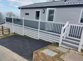 Boston Heights Lodge At Glade, hotel in Bucks Mills