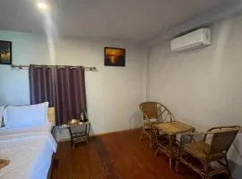 The Cliff Hostel, M'Pay Bay