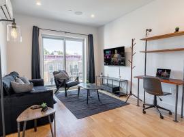 Industrial Style Brooklyn Retreat w Balcony, hotel i Brooklyn