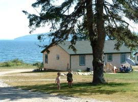 Beautiful Beach Cottage Rental for Family Getaway to Belfast, Maine, Hotel in Belfast