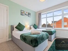 Roundhay Home 4-Bed with Free Parking WI-FI