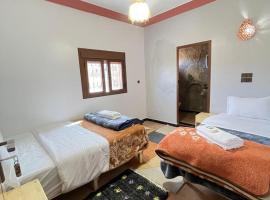 Dar Taghzoute camp d'Agoudal, hotel in Agoudal
