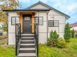 Cozy 2BR Upper Unit Near Airport & Seattle DT
