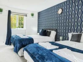 4-Bed Spacious House Perfect for Long-Term Stays