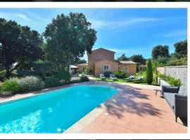 Villa moderne avec piscine à Saint-Siffret_2