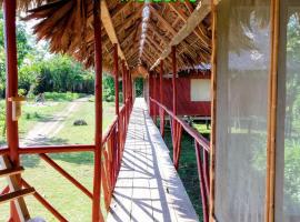 CAMUNGO jungle Lodge in indigenous community ALL INCLUSIVE, hotel que aceita pets em Puerto Franco