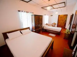 Aurora පාට පාට