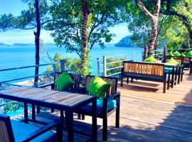 The Cliff Hostel, M'Pay Bay, hotel en Koh Rong Sanloem