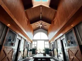 Scenic Barn B&B with Private Bath & Country Breakfast near Old Hickory Lake – Gallatin, Tennessee