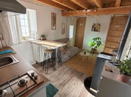 Maisonnette à la campagne, hotel in Roissard