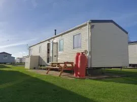 Buxton's Holiday Home - 'Park Holiday's' complex - St Osyth - Clacton-on-Sea